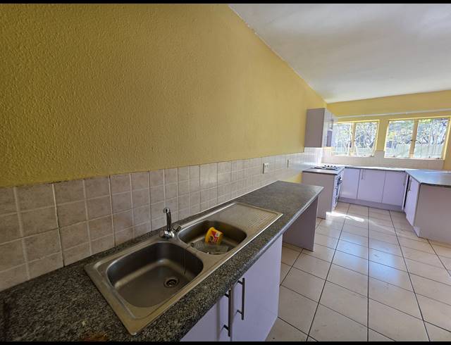 3 BEDROOM TOWNHOUSE FOR SALE IN KOSMOSDAL